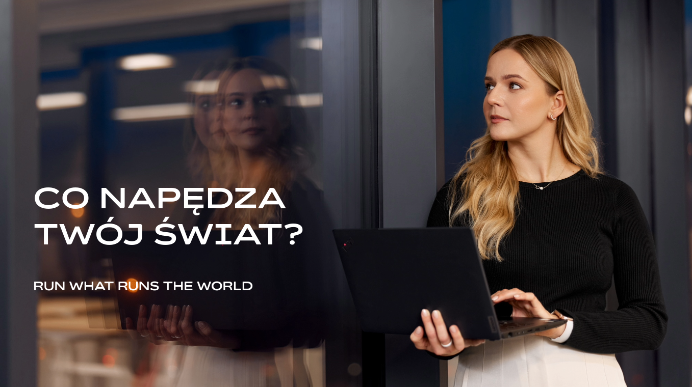 Zdjęcie przedstawiające kobietę z laptopem, tekst: co napędza Twój świat?