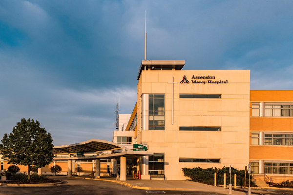 Tile-Facility-Ascension-NE-Wisconsin-Mercy-Campus-Oshkosh-Wisconsin-1-600x400