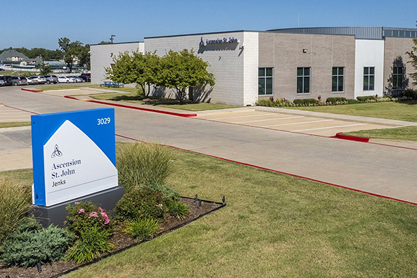 Tile-Facility-Ascension-St-John-Jenks-Oklahoma-1-600x400