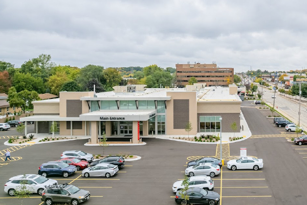 Tile-Facility-Ascension-Wisconsin-Hospital-Greenfield-Wisconsin-1-600x400