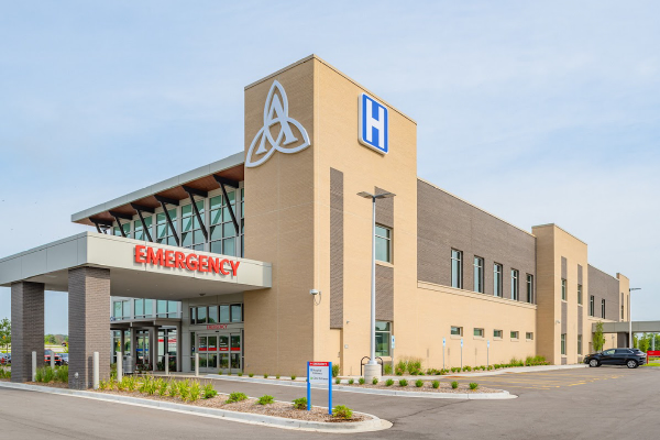 Tile-Facility-Ascension-Wisconsin-Hospital-Menomonee-Falls-Wisconsin-1-600x400