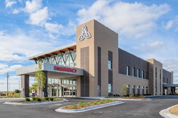 Tile-Facility-Ascension-Wisconsin-Hospital-Waukesha-Wisconsin-1-600x400