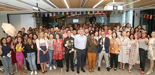 Group photograph of Allianz Singapore colleagues