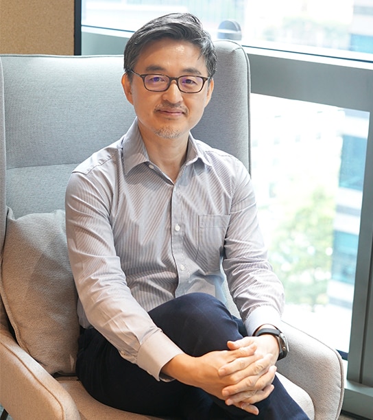 Head shot of Sungwoo Park