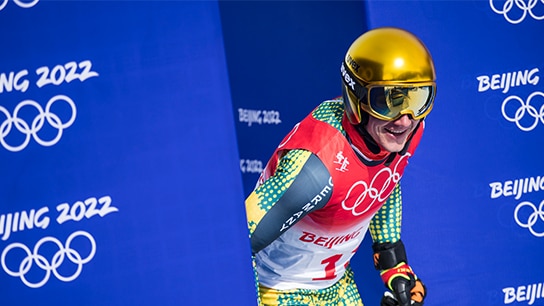 Skispringer Daniel Bohnacker in Skiausrüstung am lächeln bei den Olympischen Spielen in Beijing