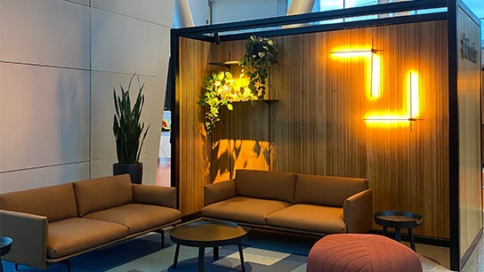 Innenarchitektur innerhalb eines Bürogebäudes