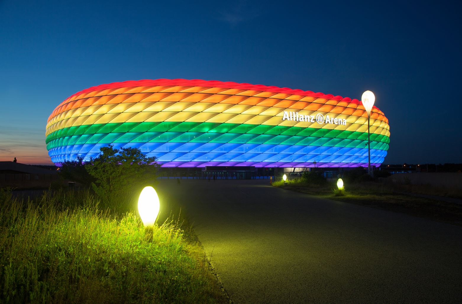 Allianz Arena in Regenbogenfarben