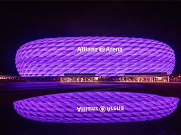 Allianz Arena Lila beleuchtet