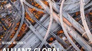 Vue de dessus d'un carrefour urbain animé avec une perspective aérienne claire