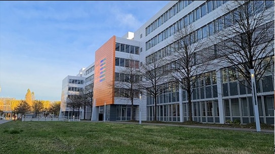 Vista trasera del edificio Allianz