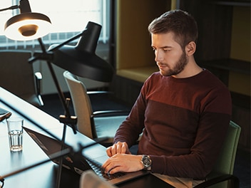 Allianz employee working on a laptop