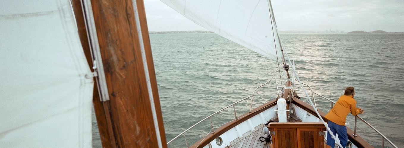 Boat in the middle of sea