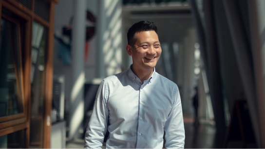 HAppy Allianz employee with cheerful expression