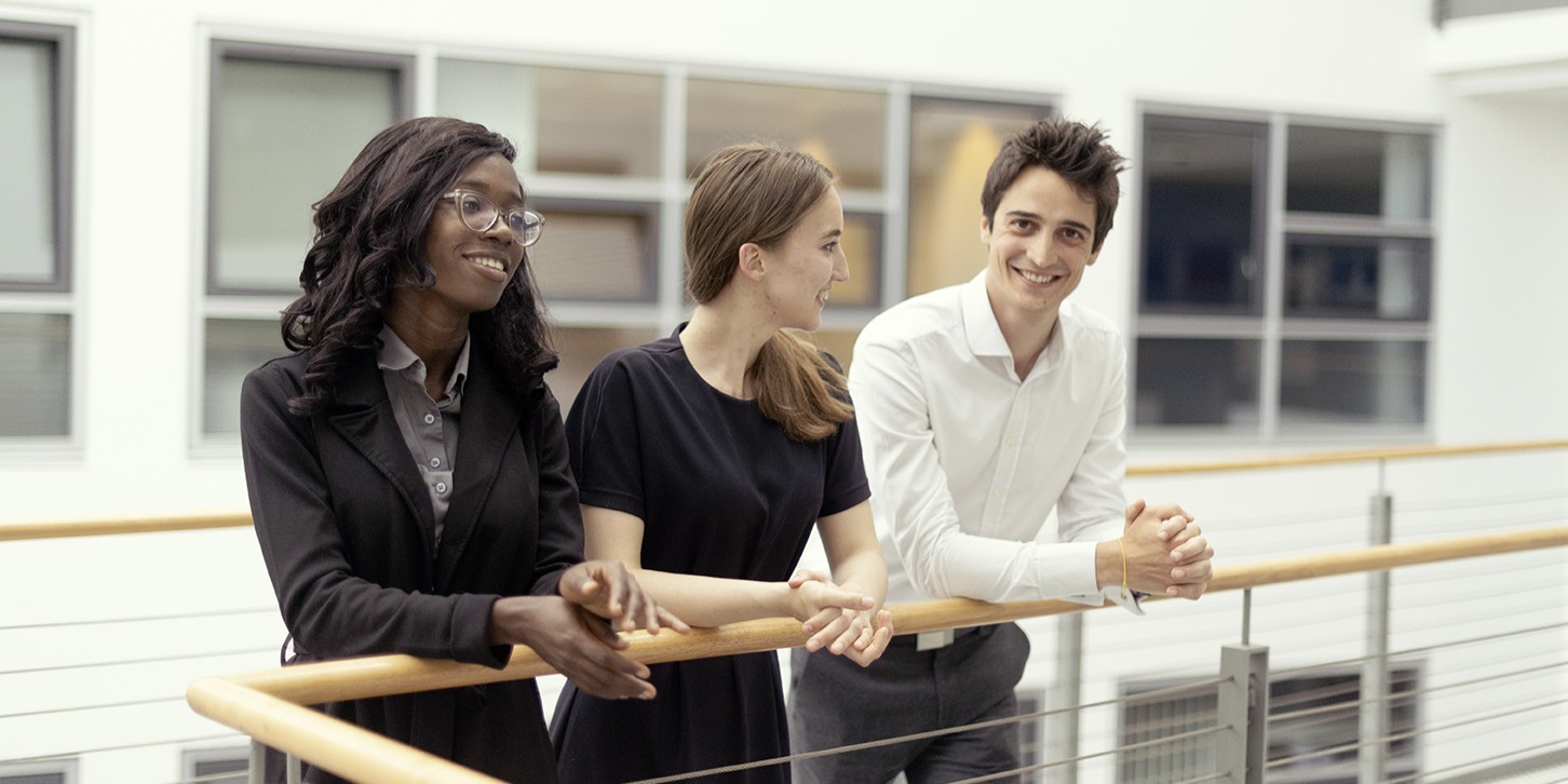 AZAT_Schuelerinnen_2-1