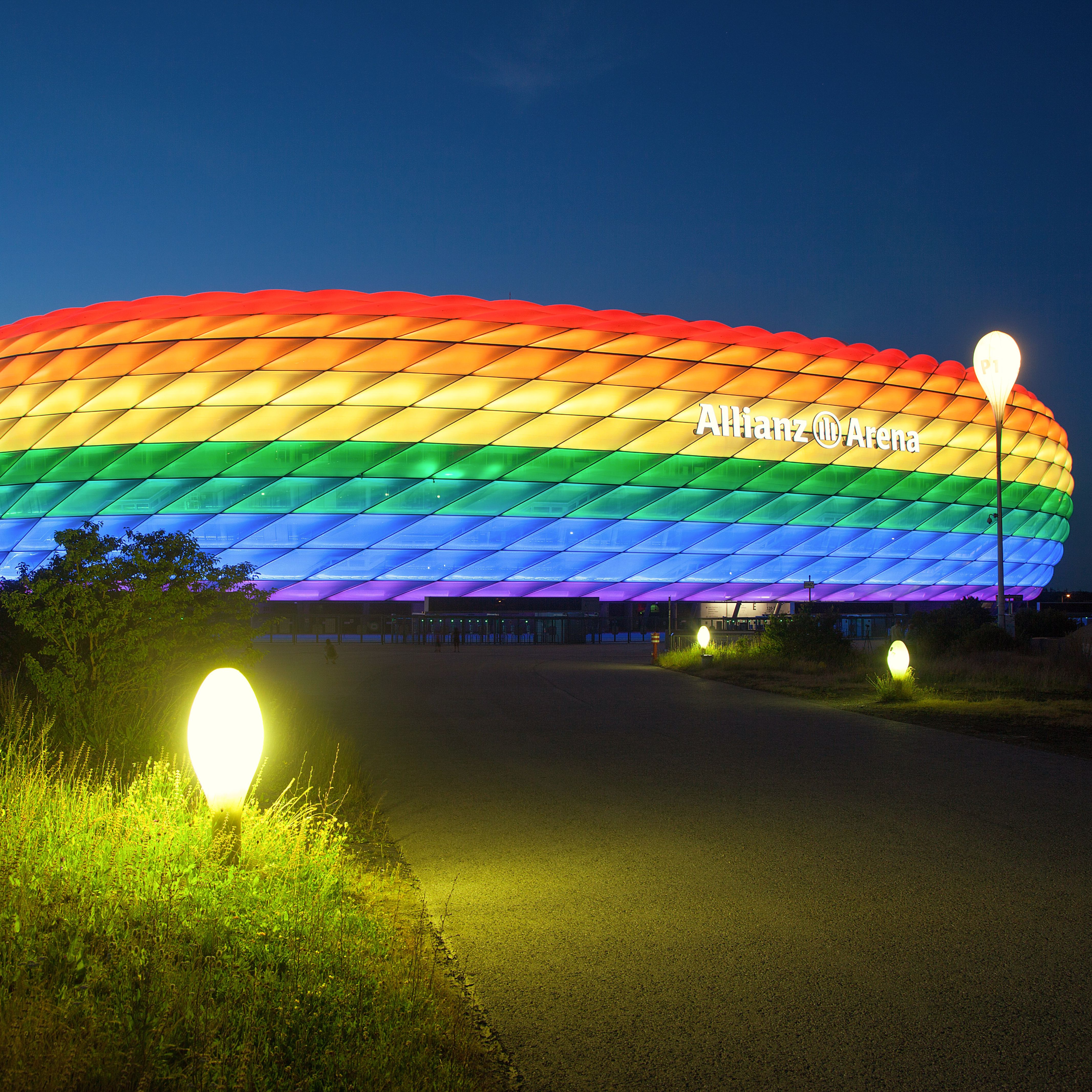 AZAT_Stadion-bunt_sq