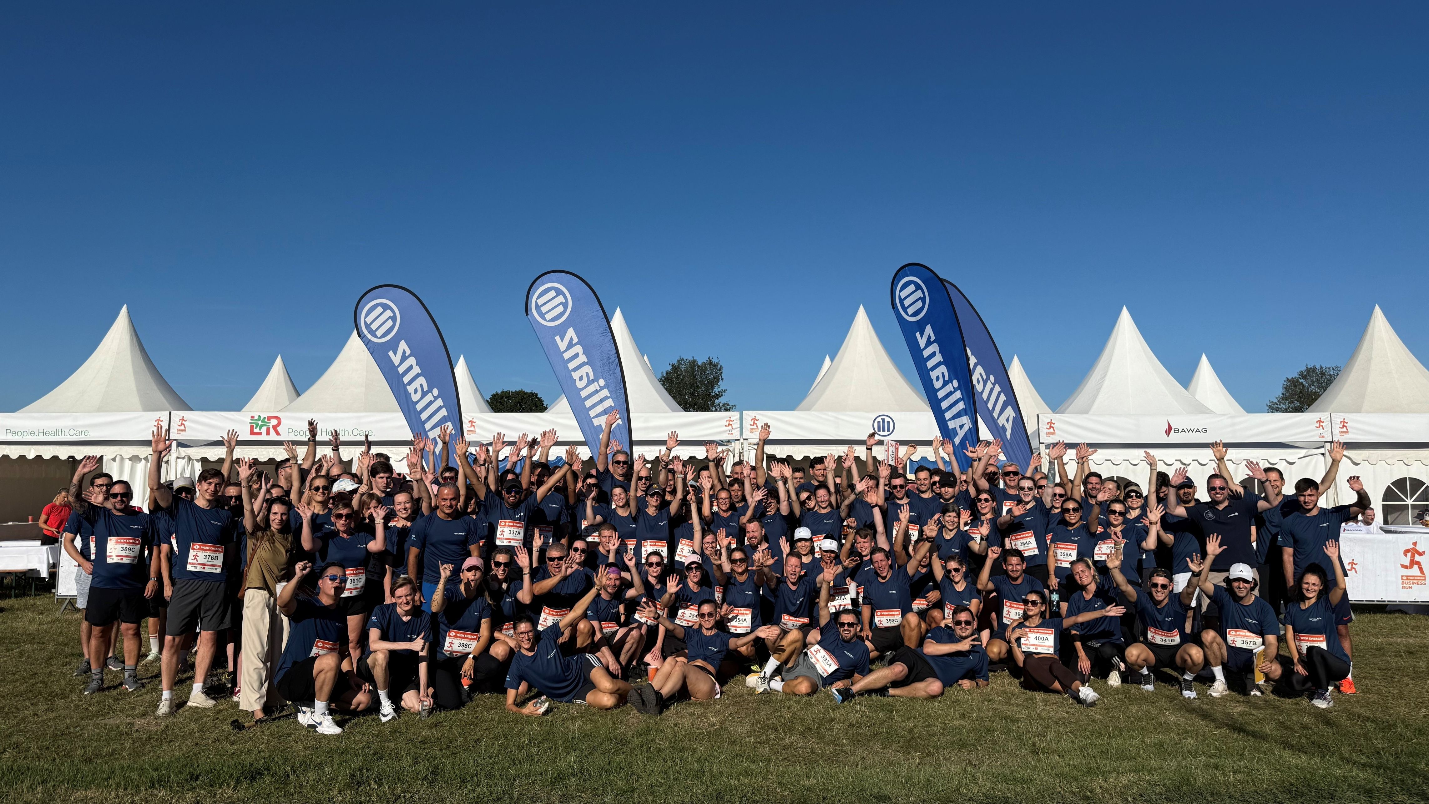 Big group of Allianz employees at Business run