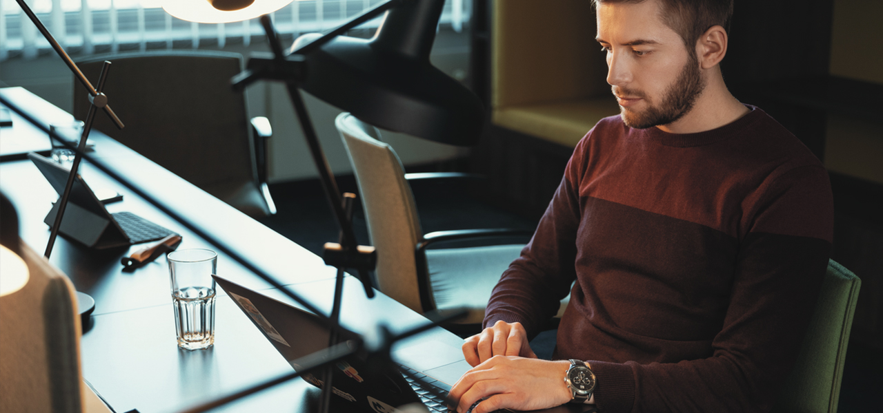 Allianz employee working on a laptop