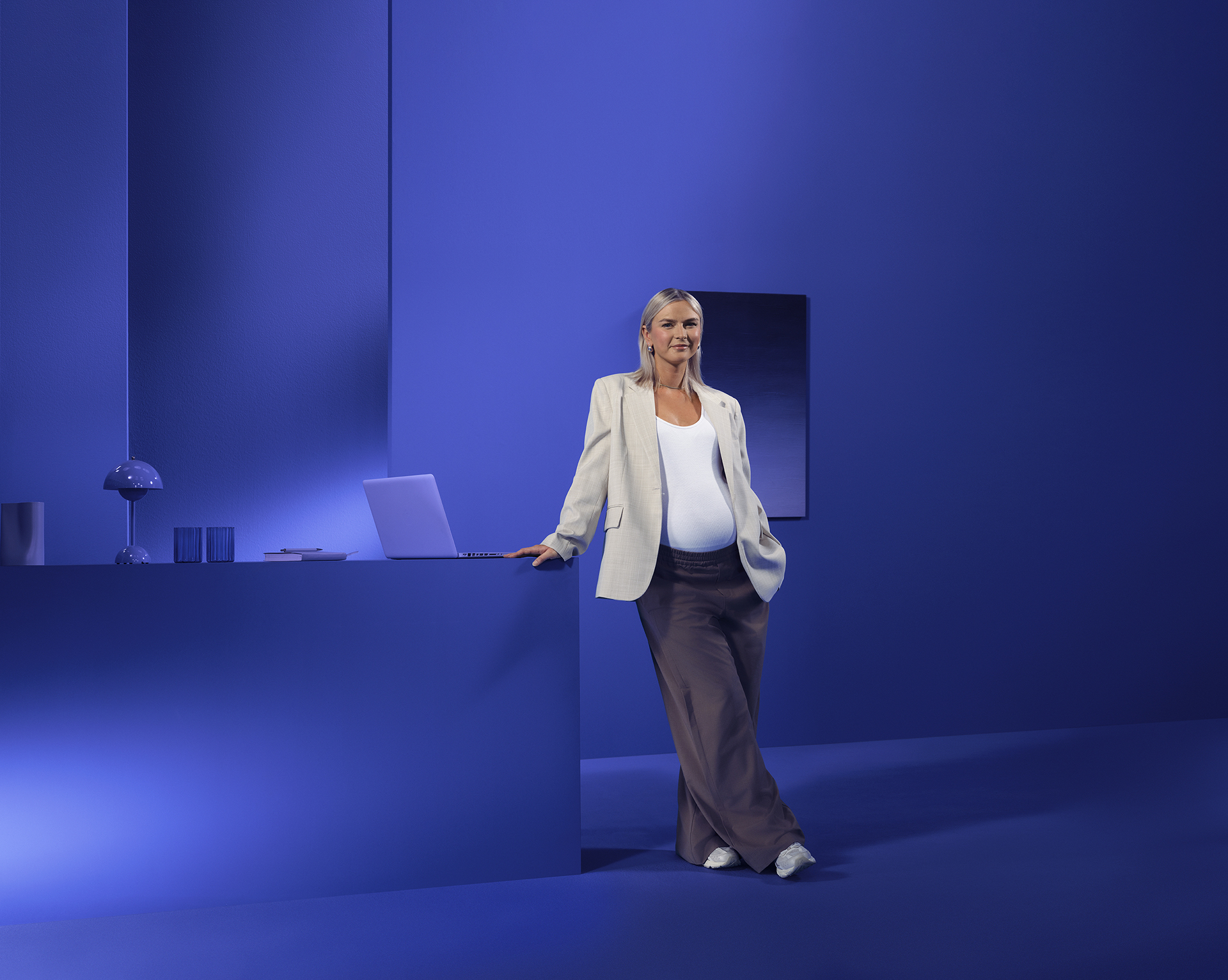 EVP_Sales_Stores_04_Ultramarine_JuliavandenBerg_RGB