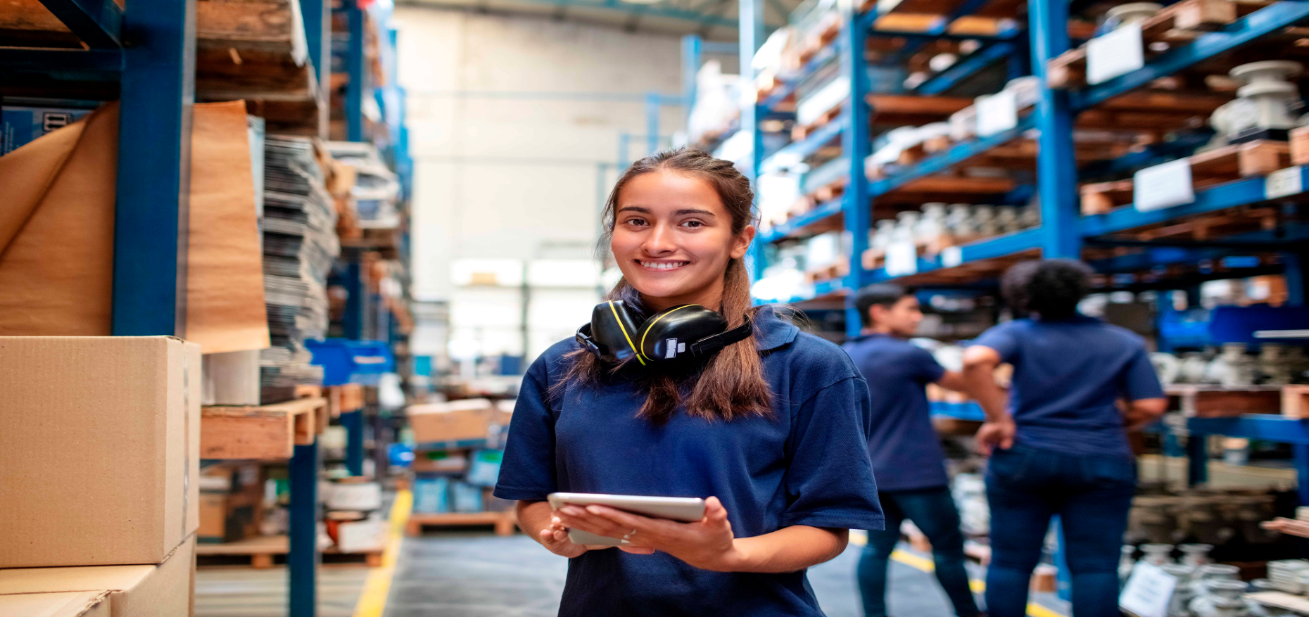 Womaninwarehousesmiling2adj