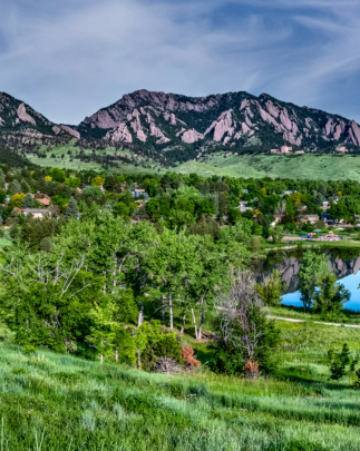 A scenic look at Colorado's Flatirons mountains. 