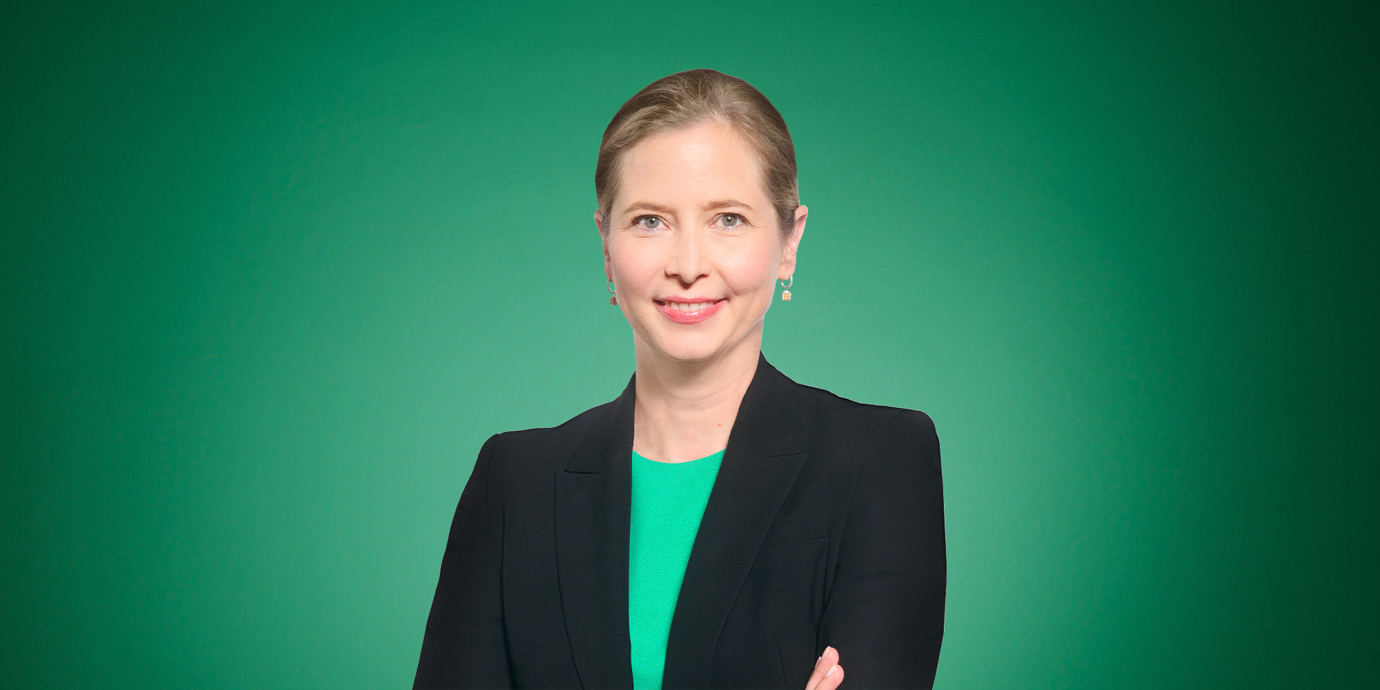 BCG_Podcast_Website_Headshot_Carolin_2000x1000_Center_Green