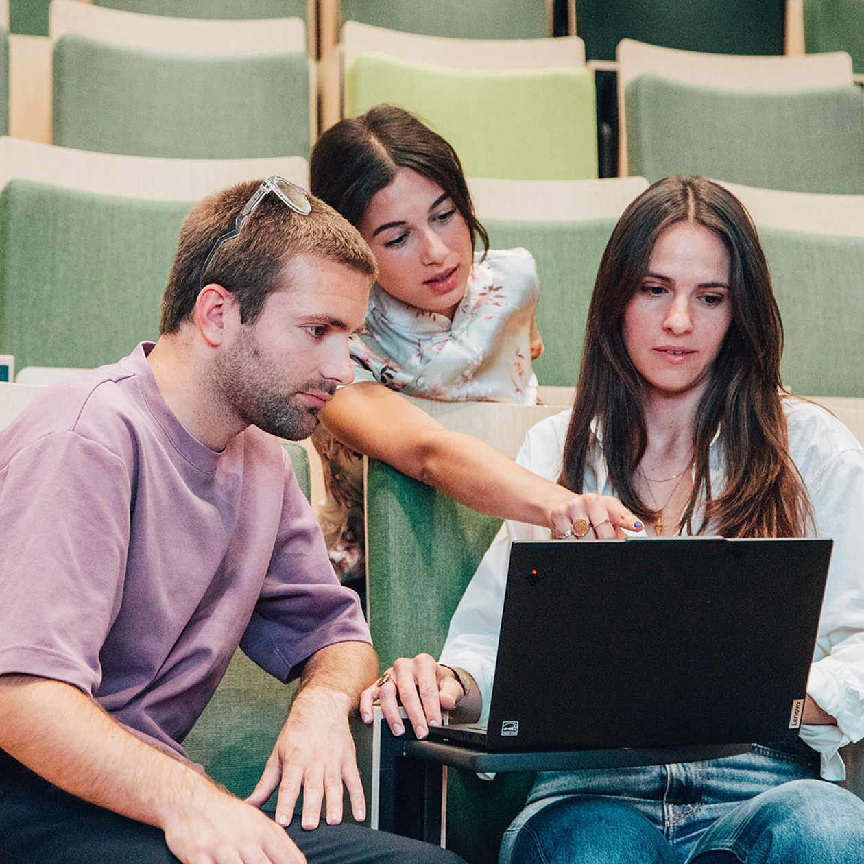 PAR-Louis_Alexandre_Lina_Alloui_et_Pauline_Esposito_Associate3