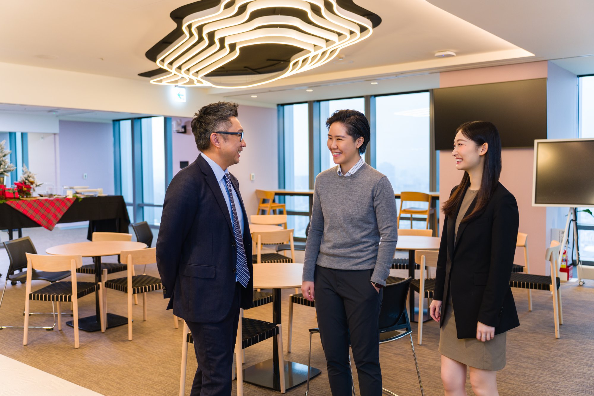 bcger_office_group_standing_0011