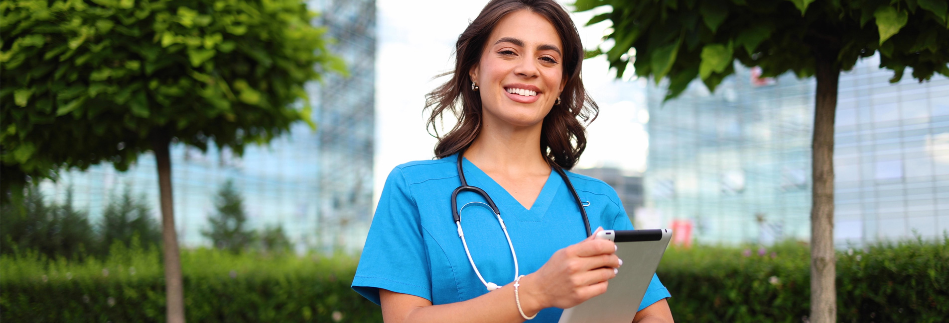nurse-with-tablet