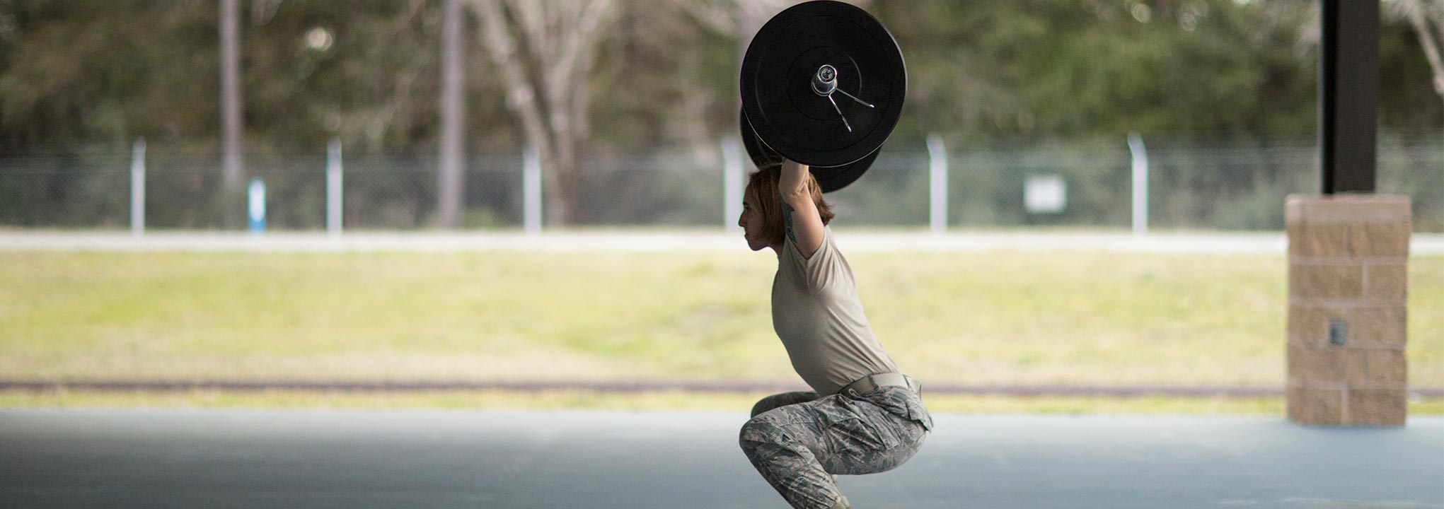 soldier-working-out-2041x720