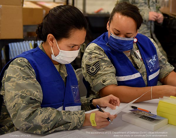 soldiers-working-600x471