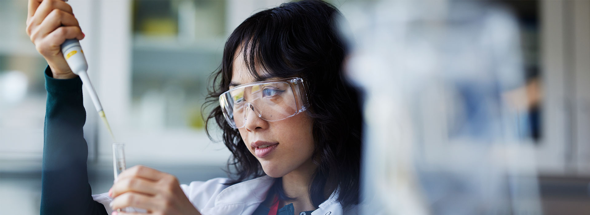 young-scientist-in-the-lab