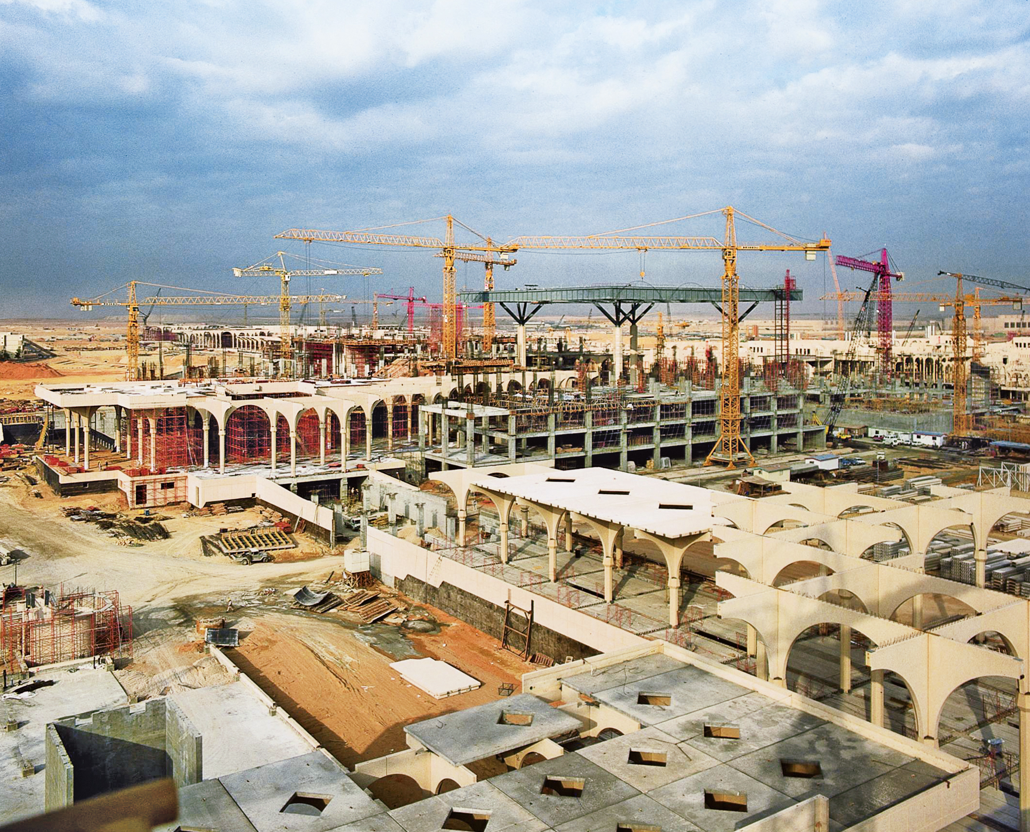 Universite╠ü-de-Riyadh-en-construction-Arabie-Saoudite-1984