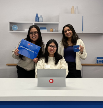 InternNetworkingNightDeskPhotoInterns