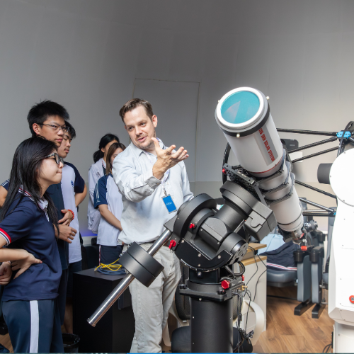 BASIS International &amp; Bilingual School Wuhan sign