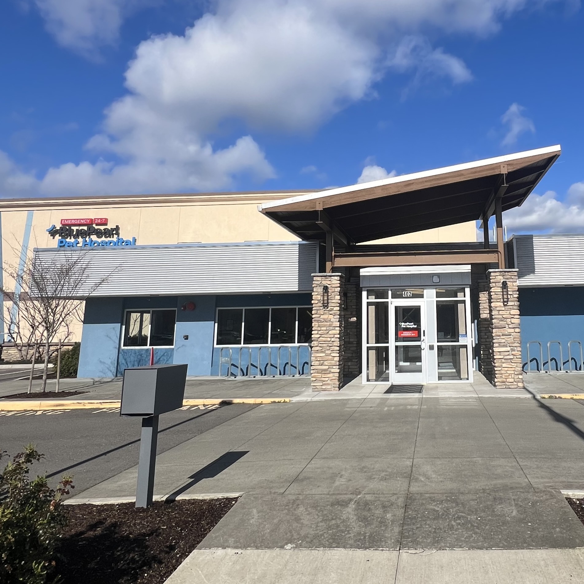 The front entrance of BluePearl Tukwila.