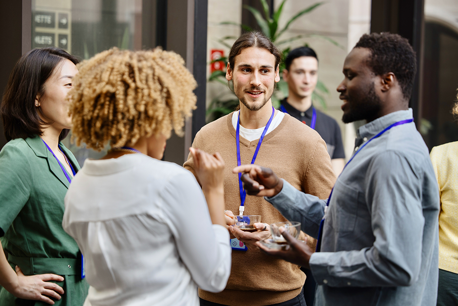 conference-attendees-lanyards-group-discussion11