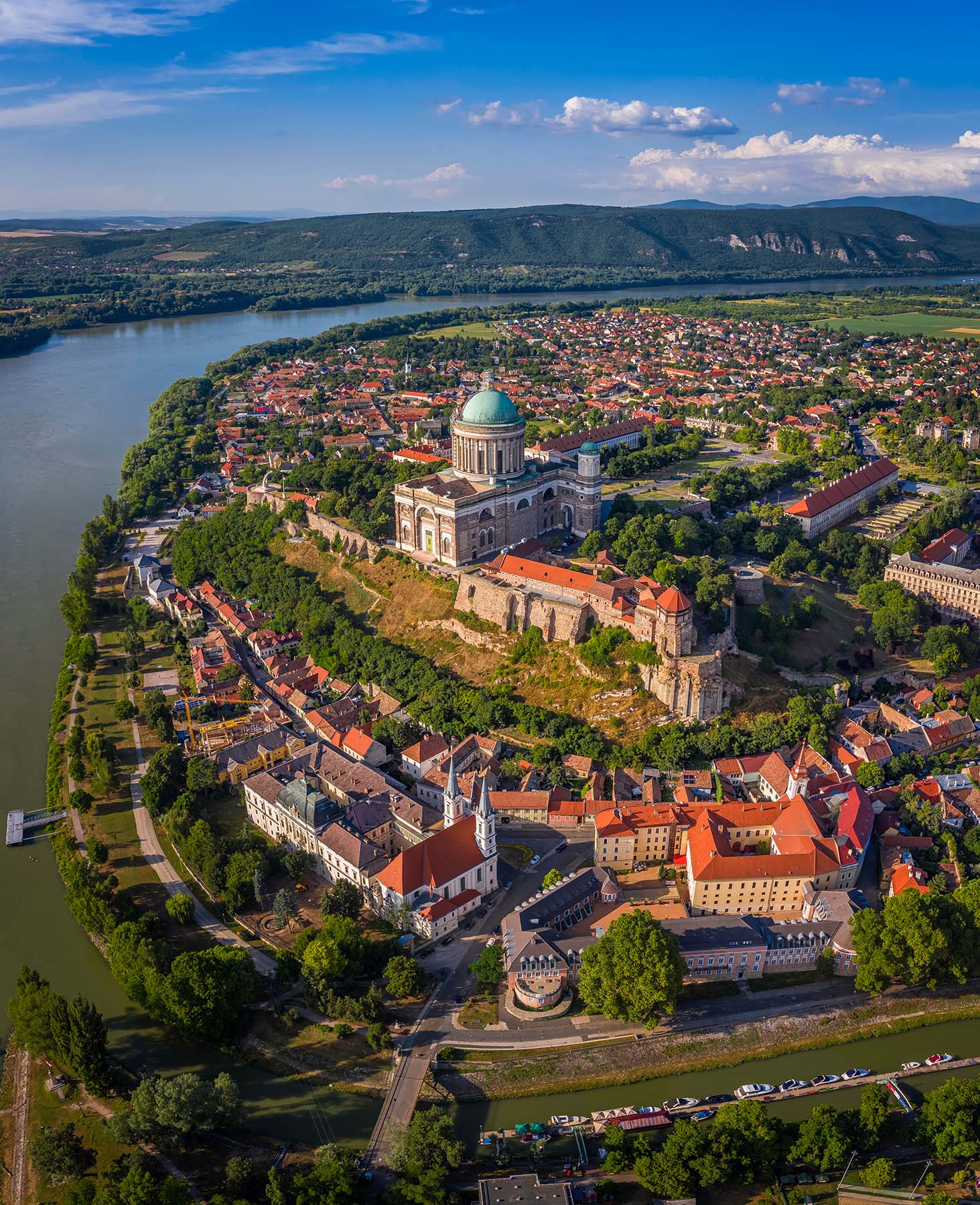 AdobeStock_510513431_Hungary