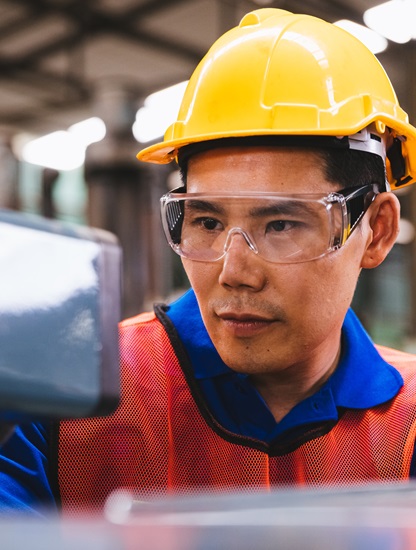 FieldEngineer_Engineering_416x550px