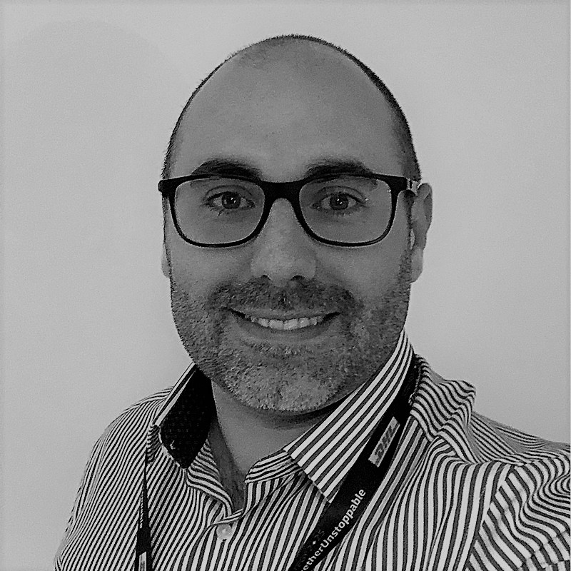 Foto ritratto in bianco e nero di Joe Maher