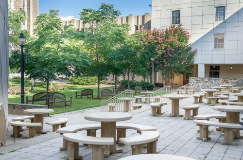 Outdoor dining at Duke University Hospital.