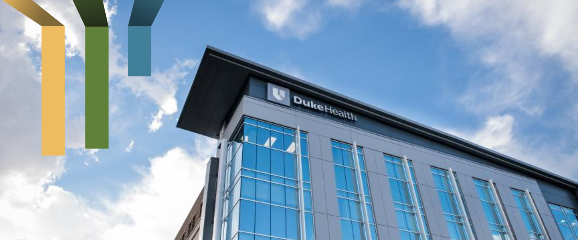 A clinic building with a blue sky.