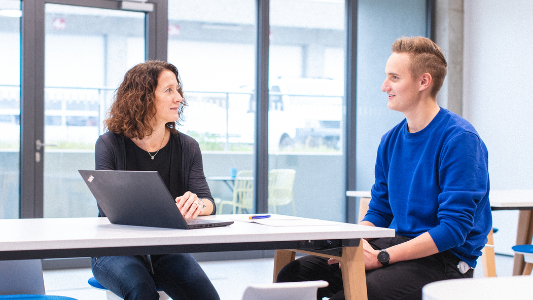 Online72DPI-Ausbildung_kaufmännisch-studentischeAusbildung_BIB_Interaktion