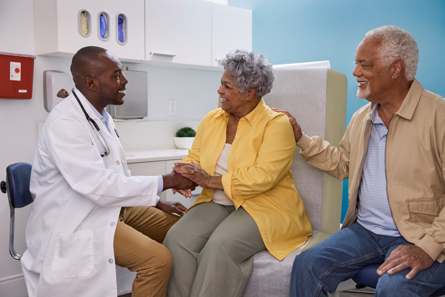 2024_Humana-Centerwell_31.3-Sharon-Michael-Daiman-Doctor_Consultation_Exam_Room_0107original