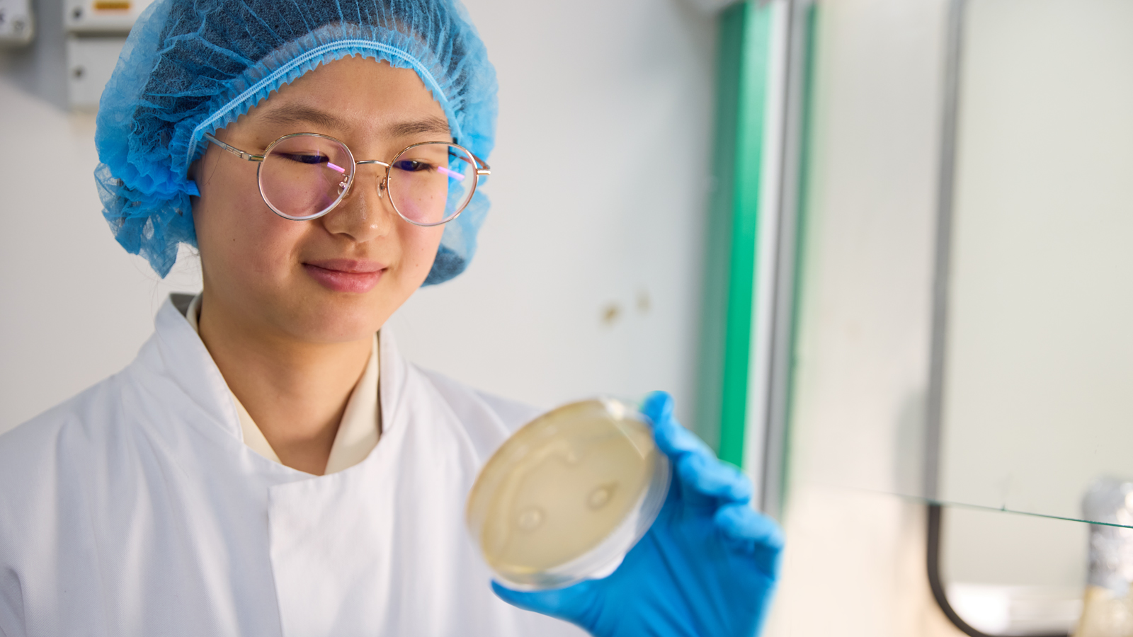 kerry-scientist-petri-dish