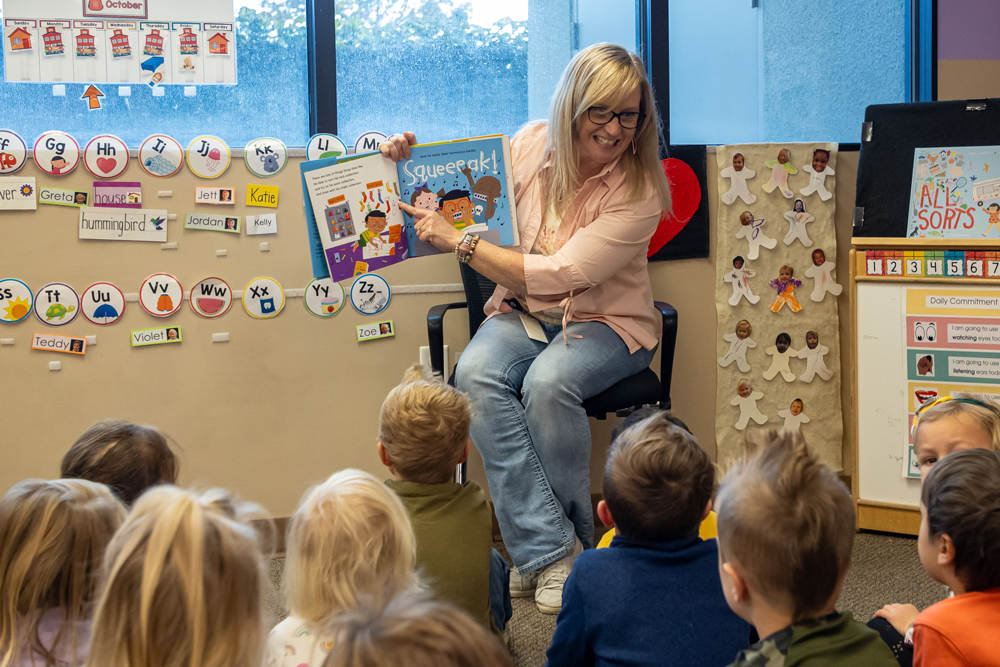 CMS-Widget-125849_CDC_BookReading_231016_0242_web