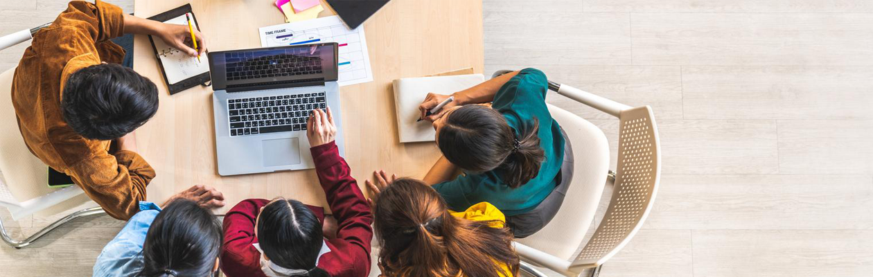 Businessteamworktogetherinprojectbrainstormmeeting1