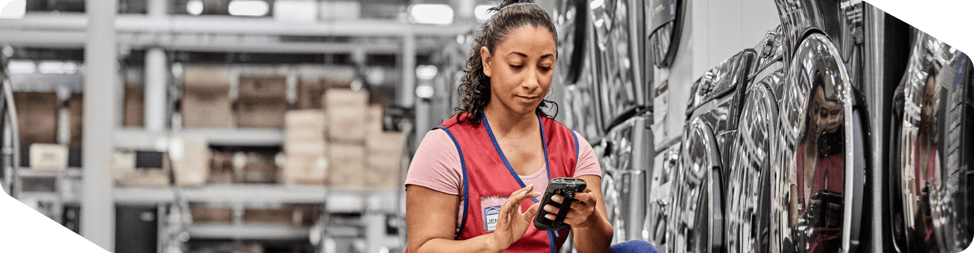 Lowe's Sales Specialist working in the Appliances department