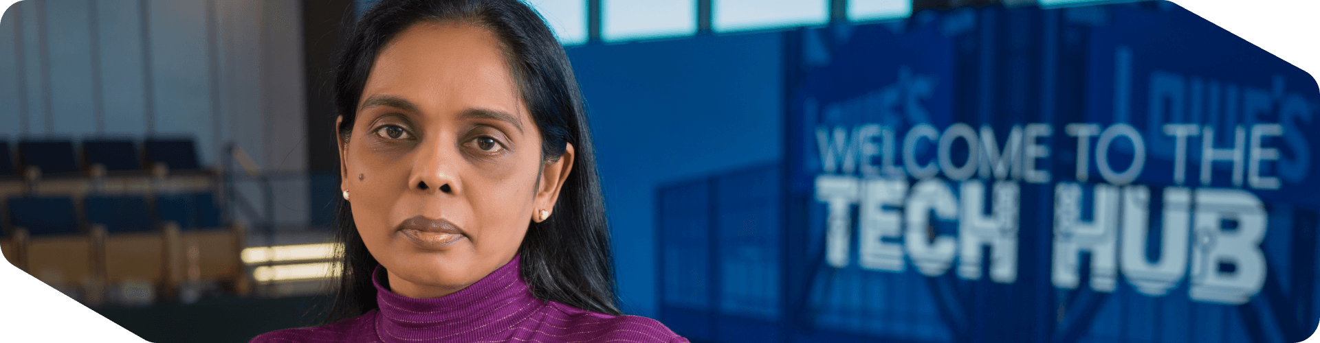 Lowe's associate working at the Tech Hub