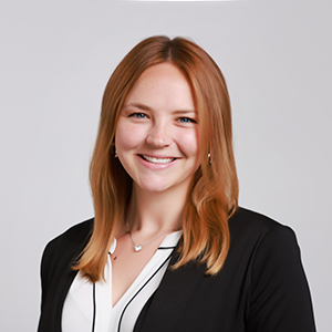 GraceCarlsonHeadshot-16602407431471