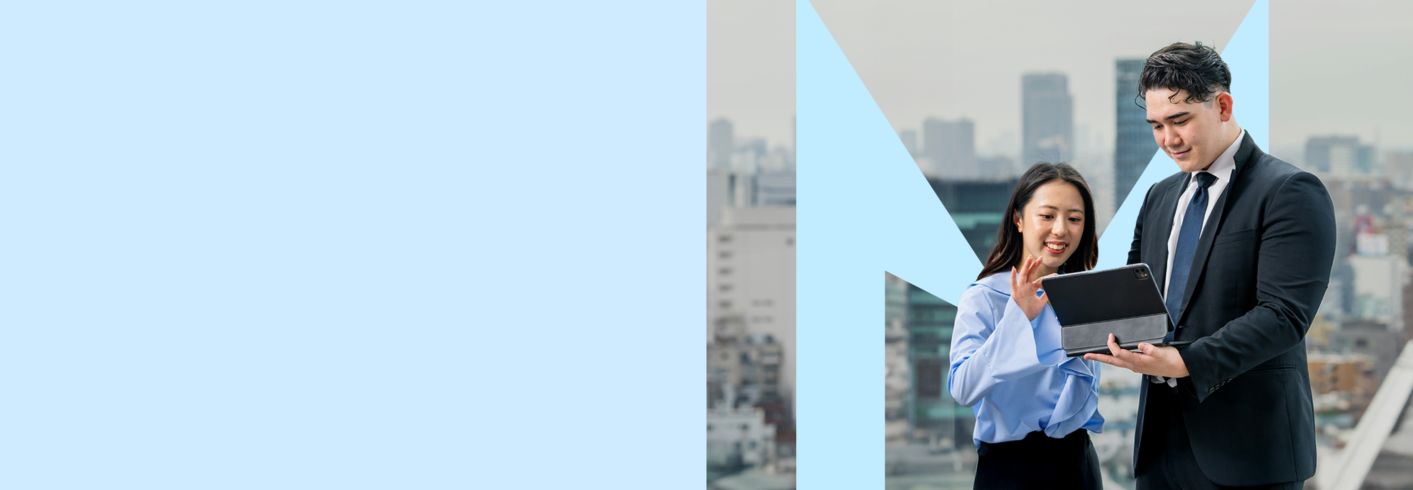 careers-tokyo-marsh-career-two-colleagues-with-ipad-hero-2880x1000